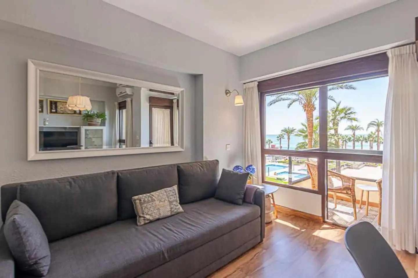 Encantador Apartamento En Primera Linea De Playa Benalmádena Exteriér fotografie