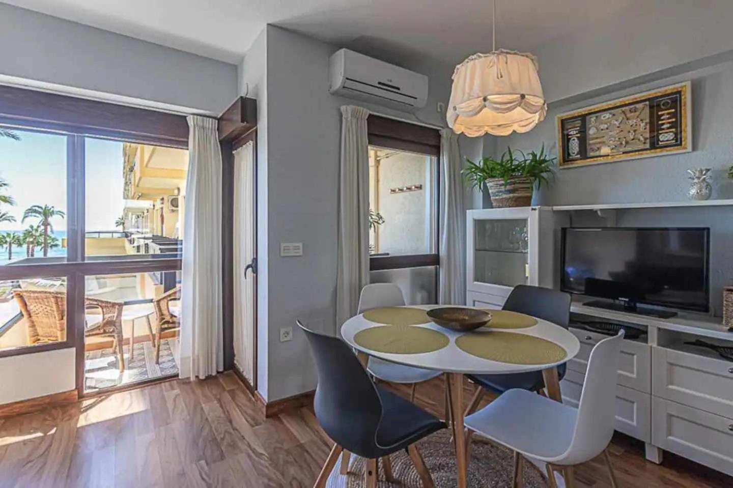 Encantador Apartamento En Primera Linea De Playa Benalmádena Exteriér fotografie