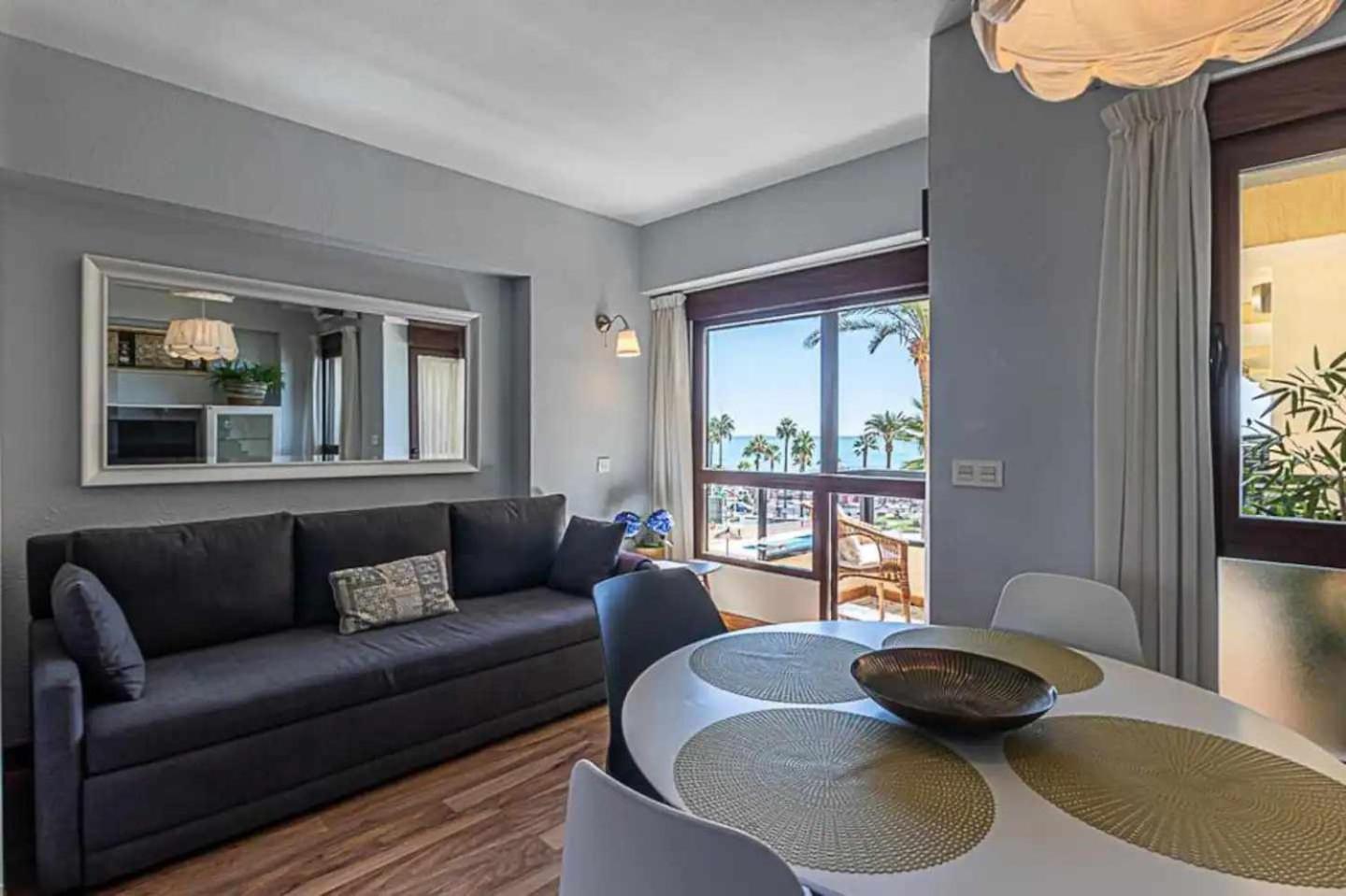 Encantador Apartamento En Primera Linea De Playa Benalmádena Exteriér fotografie